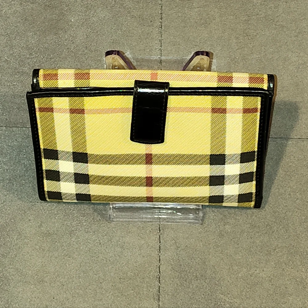 BURBERRY VINTAGE NOVA CHECK COATED CANVAS & PATENT LEATHER BI-FOLD SNAP WALLET